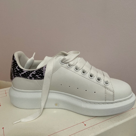 Alexander McQueen Shoes - Alexander McQueen oversized sneaker